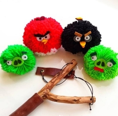Игрушки и брелоки из помпонов Игрушки и брелоки из помпонов