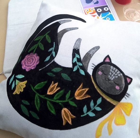 Роспись подушек роспись на подушках мастер класс, новогодний подарок, корпоративный подарок, интересный класс мастер, мастер класс роспись, краска мастер класс, краска ткань, мастер класс москва, роспись по ткани батик, роспись по ткани акриловыми красками, роспись на подушках, роспись подушек акриловыми красками, роспись подушек мастер класс